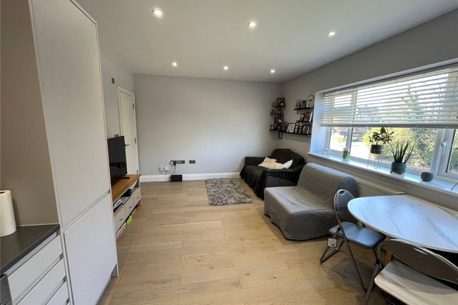 Flat 5, 2, Marion Crescent, Orpington photo 4