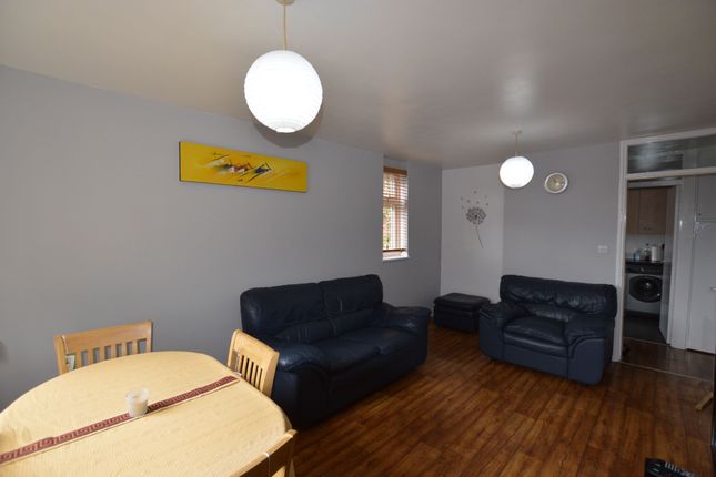 22 Inglewood Close, Hainault Essex photo 4