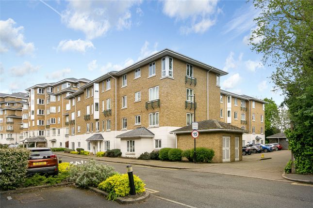 Flat to rent in Strand Drive, Richmond