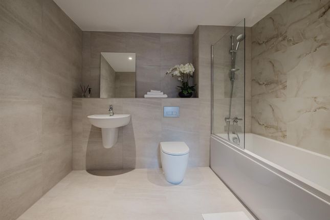 107, Bradford Road, Manchester photo 4