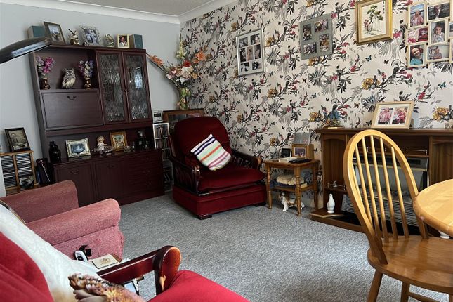 Flat 5, Hanover Court, Hogshill Street, Beaminster photo 3
