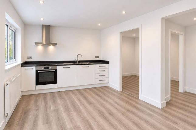 Flat 3 Station Parade, 6 Cherry Tree Rise, Buckhurst Hill photo 5