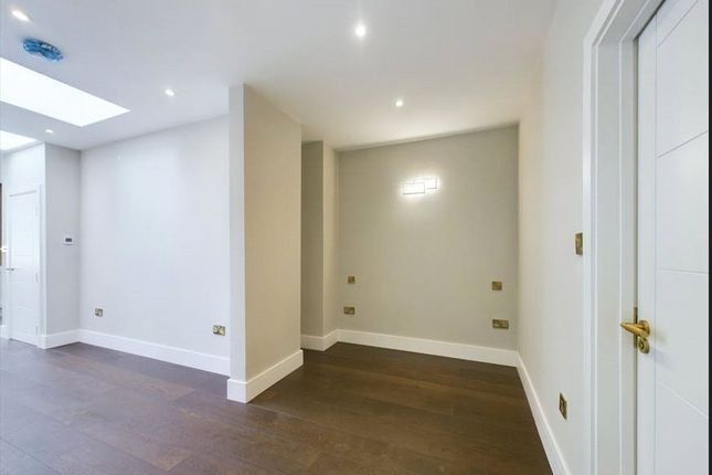 3 Nova House, Brondesbury Park, London photo 3