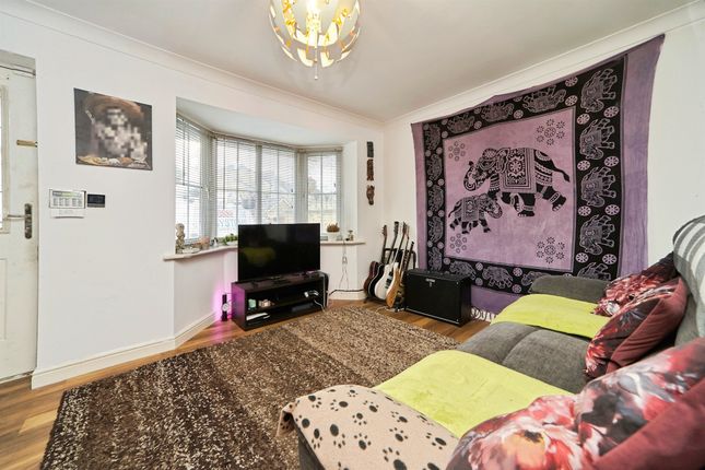18, Bescot Way, Shipley photo 2