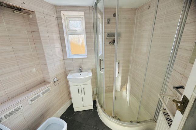 12A, Wyndham Crescent, Hounslow photo 5