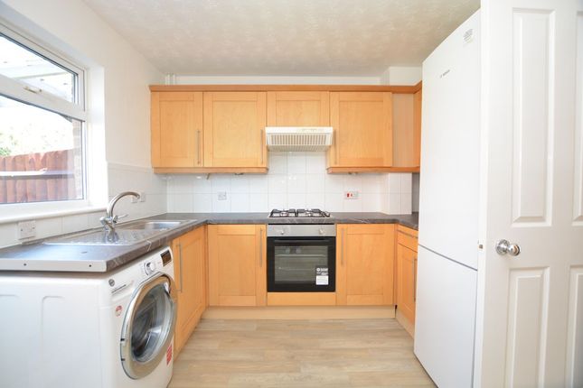14, Frogmore Close, Slough photo 4
