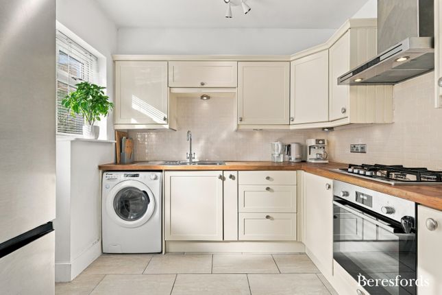 25, Knightsbridge Gardens, Romford photo 2