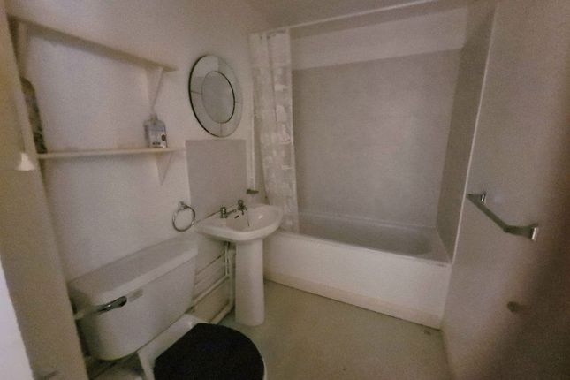 2, Wardens Lodge, Daventry photo 5