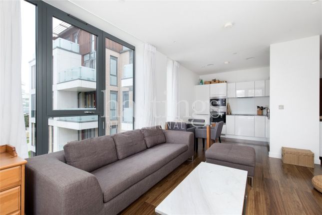 Flat to rent in Sitka House, 20 Quebec Way, Canada Water, London