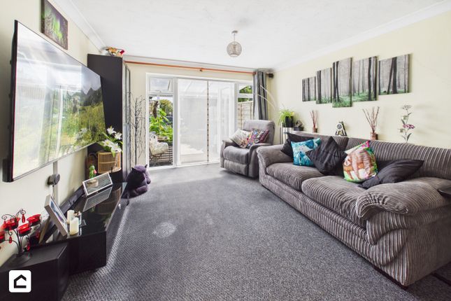 22, Wade Close, Eastbourne photo 2