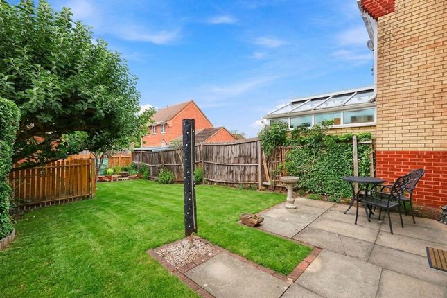 39 Whitesmith Drive, Billericay photo 4