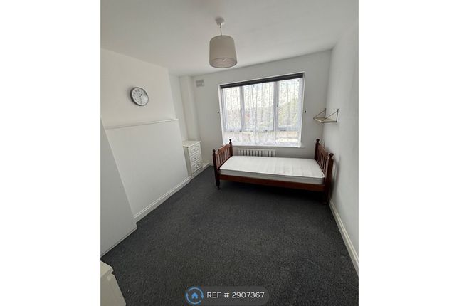 A Chingford Mount Road, London photo 3