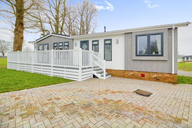 Thumbnail Mobile/park home for sale in Biddenden, Ashford