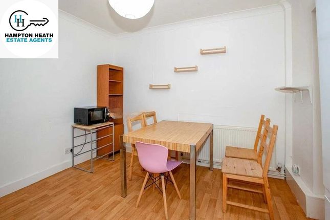 6, Lynwood Avenue, Egham photo 3