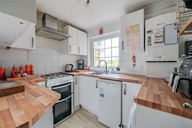 23 Heritage Court, Castle Hill, Berkshire photo 4