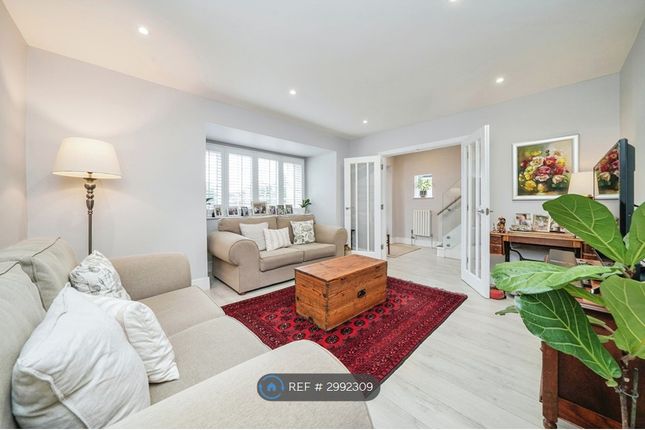 The Roundway, Claygate, Esher photo 5