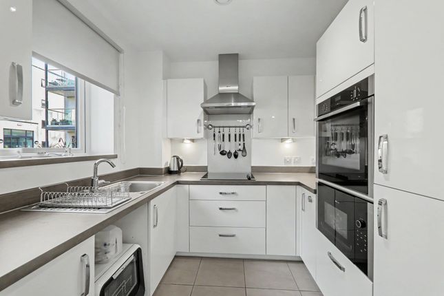 5 Triton House, Worthing photo 4