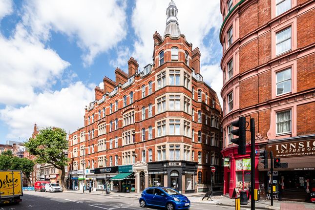 Retail premises to let in Gray's Inn Road, London