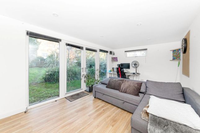 Flat for sale in Fawnbrake Avenue, Herne Hill, London