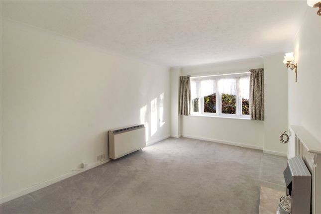 12, Orchard Mead, Leigh-on-Sea photo 2
