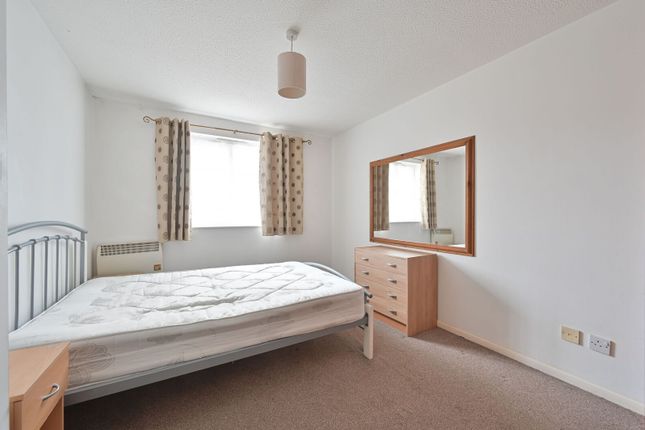 Courtlands Close, Watford photo 4