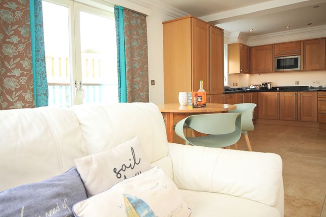 17, Ocean Blue, Treyarnon Bay photo 4