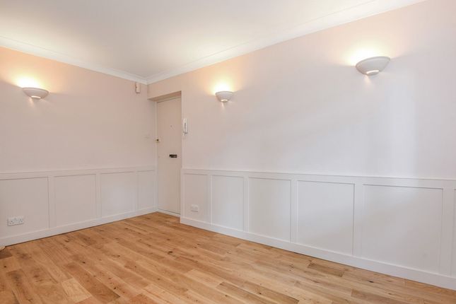 93 Surbiton Court St. Andrew's Square, Surbiton photo 3