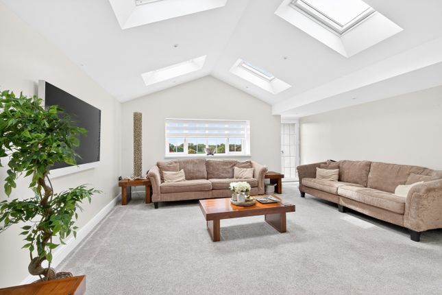 Forest Hall Lodge, Feathers Hill, Bishop's Stortford photo 4