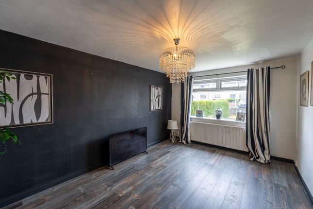 18 Newrose Avenue, Bellshill photo 2