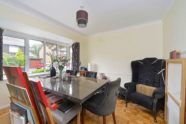 6 Napper Place, Cranleigh, Surrey photo 3