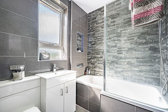 21 Johnston Avenue, Kilsyth, Glasgow photo 4