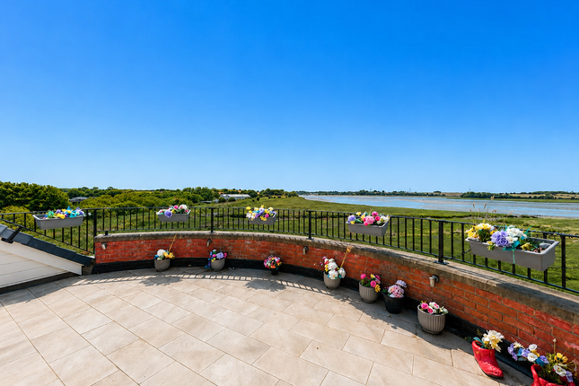 10 Regatta Point,, Salt Marsh Lane, Hambleton photo 2
