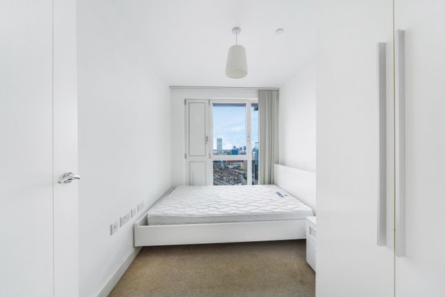 Flat to rent in Marner Point, St Andrews, Bow