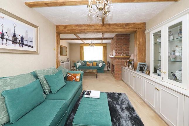 31, Carnarvon Drive, Hayes photo 2
