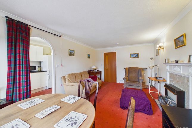 Queens Court, Blackhall, Edinburgh, EH4 2BY, Edinburgh photo 2