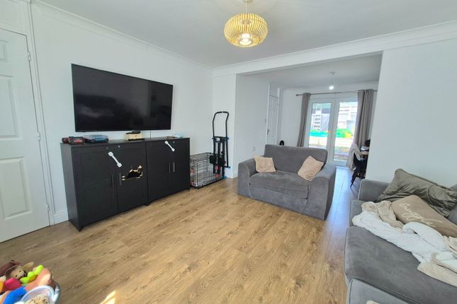 6, Lowcroft, Skelmersdale photo 3