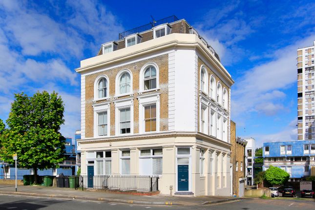 Flat for sale in Wandsworth Road, Battersea, London