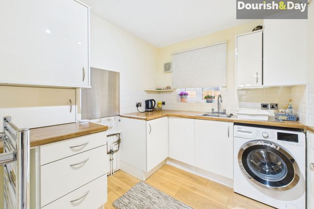 Flat, 46 Lilleshall Way, Stafford photo 3