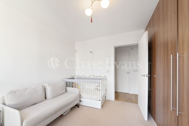 Flat for sale in Forge Square, Isle Of Dogs, London