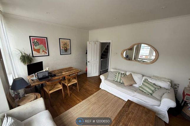 B, London photo 2