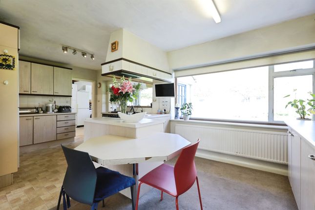 1, Mountford Close, Warwick photo 2
