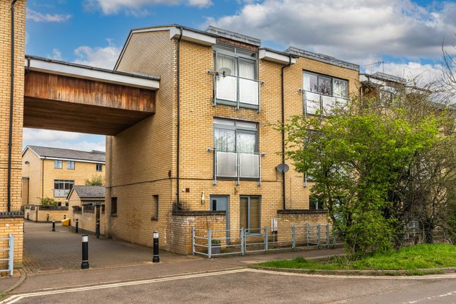Thumbnail Town house for sale in Rustat Road, Cambridge