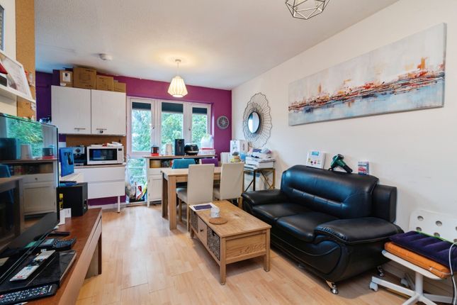 Flat 14 Parry Court,, Marmion Road, Nottinghamshire photo 2