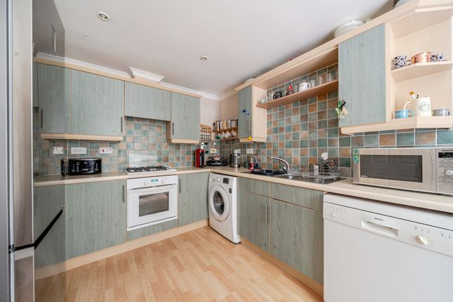 36, Victoria Way, Liphook photo 4
