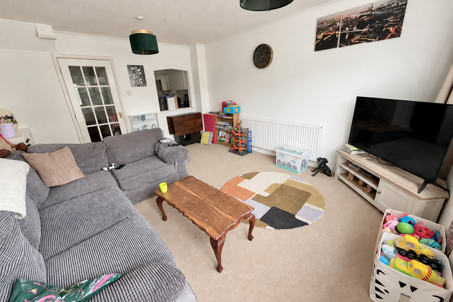 105, Cheylesmore Drive, Camberley photo 4