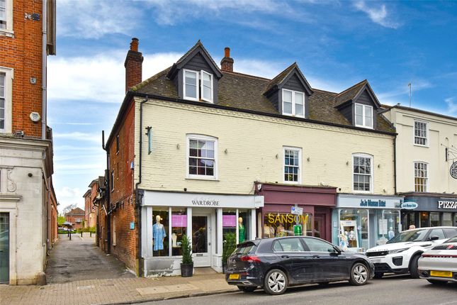Thumbnail Flat to rent in High Street, Marlow, Buckinghamshire