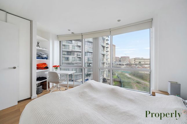 Flat for sale in Fairmont Avenue, London