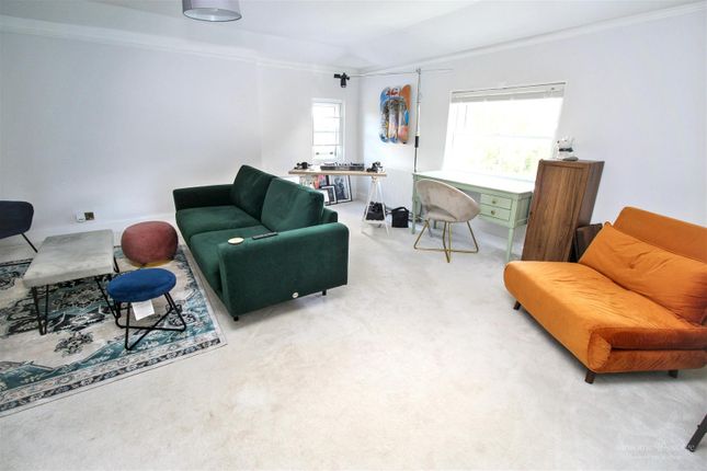 Flat 5, Bowling Green Farmhouse,, Trenthams Close, Reading photo 4