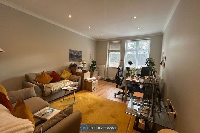 Dwight Road, Watford photo 3