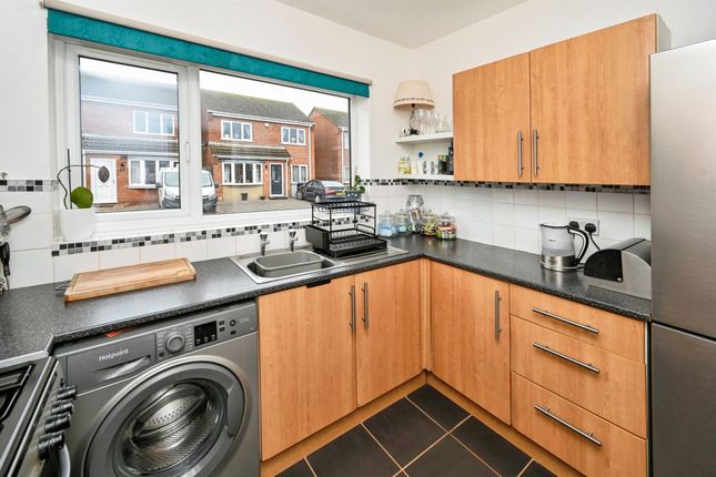 14, Kime Court, Skegness photo 3